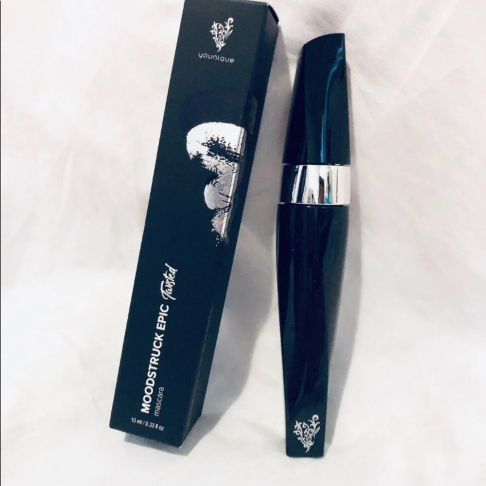Black twisted mascara